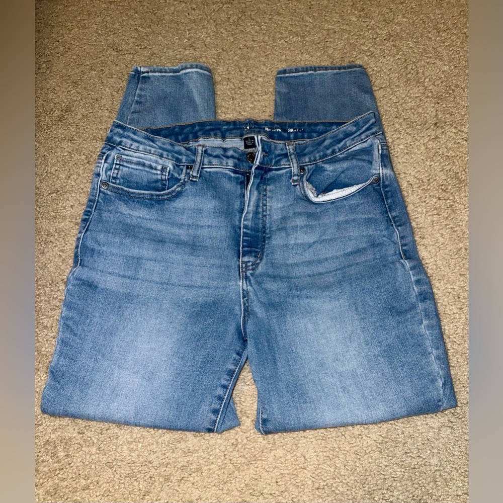 NY & Company gently used size large women’s skinny jeans. - Picture 3 of 4